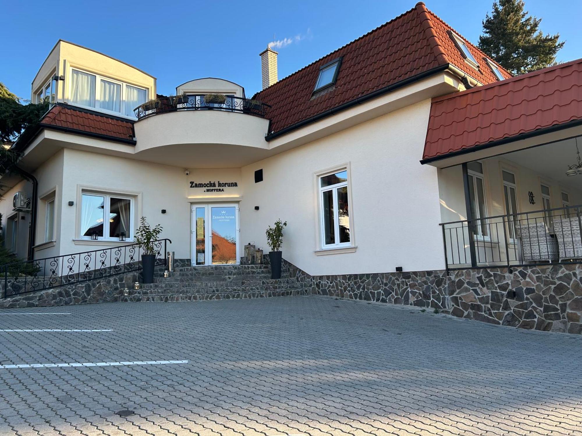 Zamocka Koruna U Hoffera Nitra Luaran gambar